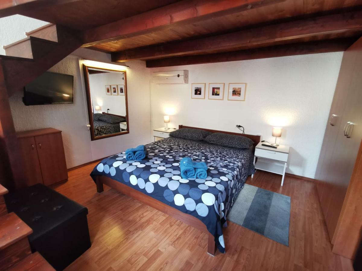 Studio Apartman Galerija Бузет Екстер'єр фото