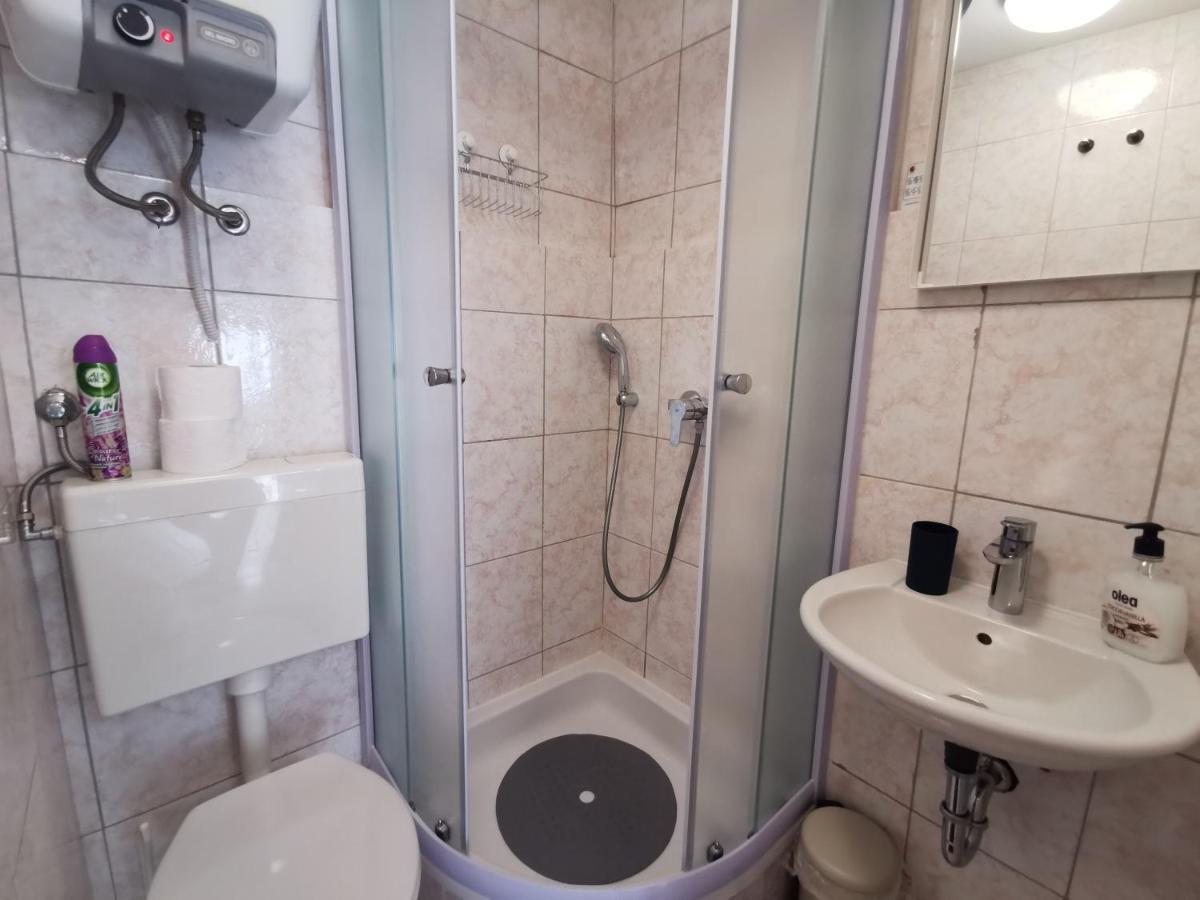 Studio Apartman Galerija Бузет Екстер'єр фото