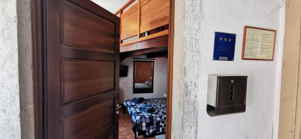 Studio Apartman Galerija Бузет Екстер'єр фото